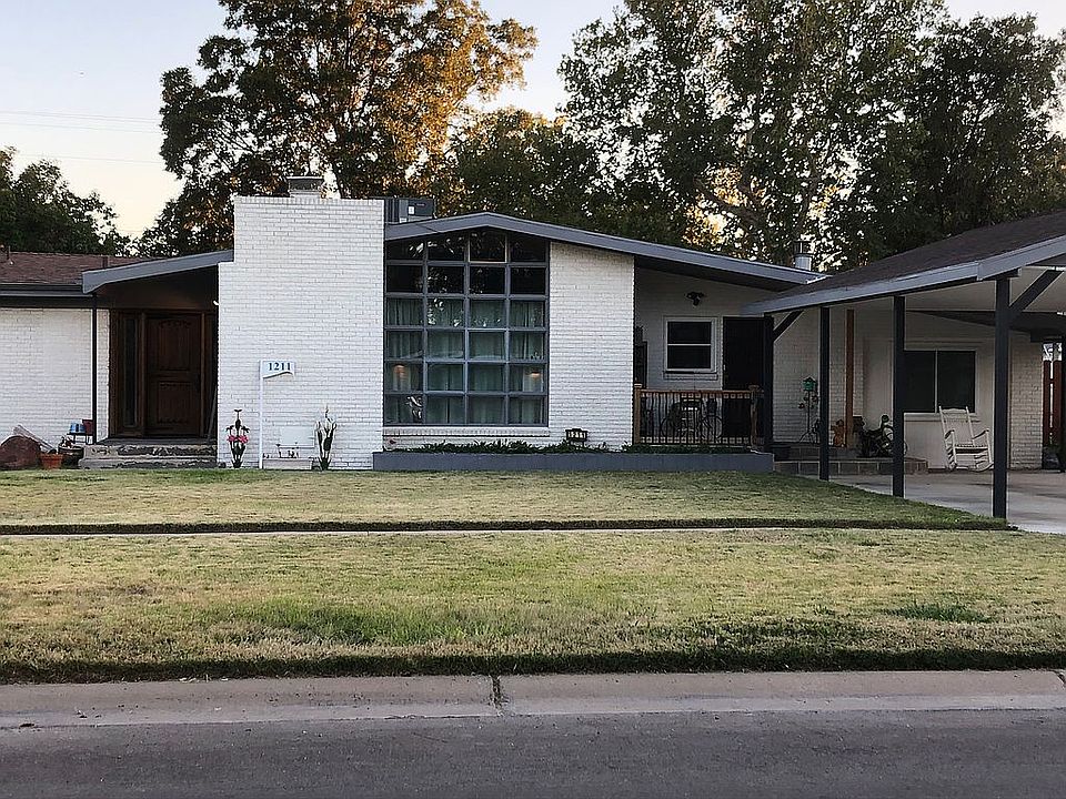 2nd image of 1211 W Avenue H