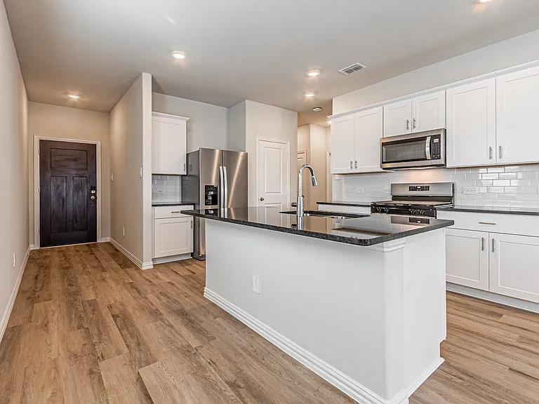 801 Leavenworth Dr — Photo 1
