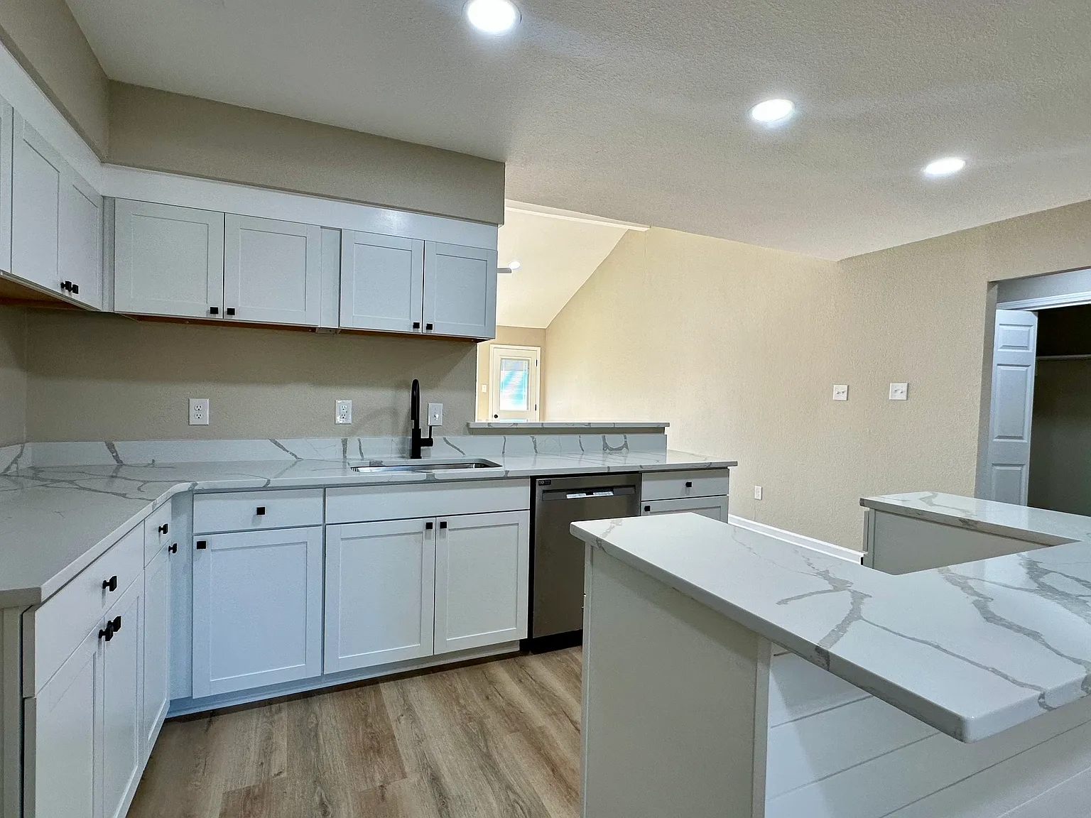 3 bed, 1647 sqft, $2,400 — Photo 4
