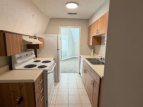 4th image of 70-72 Hatchmor Dr