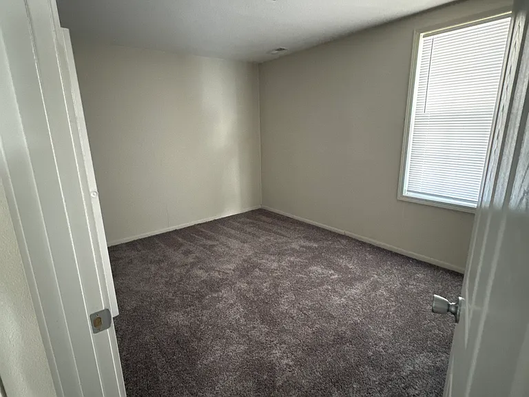 1452 Saulcy St — Photo 4