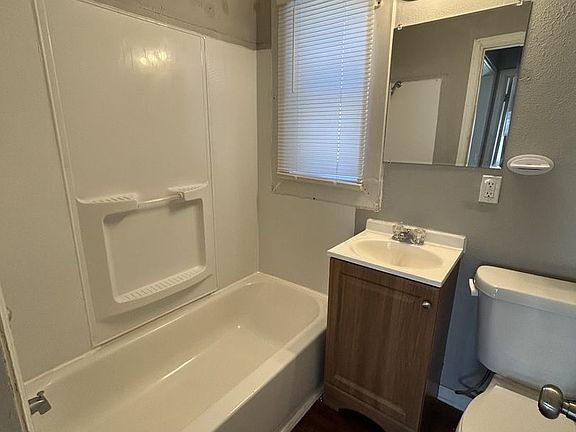 5th image of 126 E 13th St APT 10