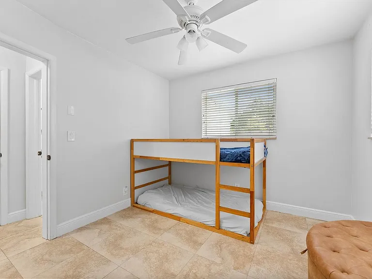 1257 NW 5th St — Photo 24