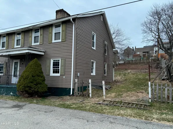 506 Emma St, Penn, PA 15675