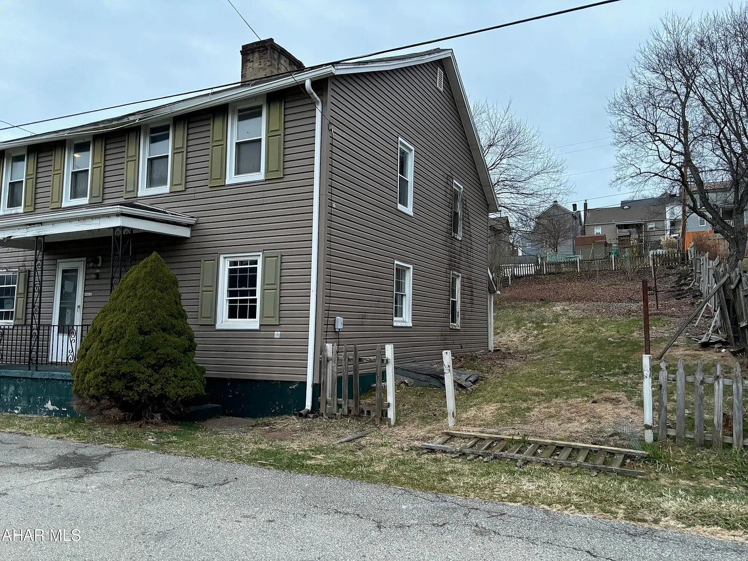 506 Emma St photo 1