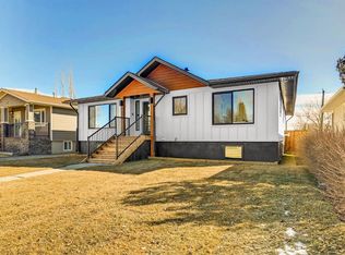 3224 W 24a St SW, Calgary, AB T3E 1W7