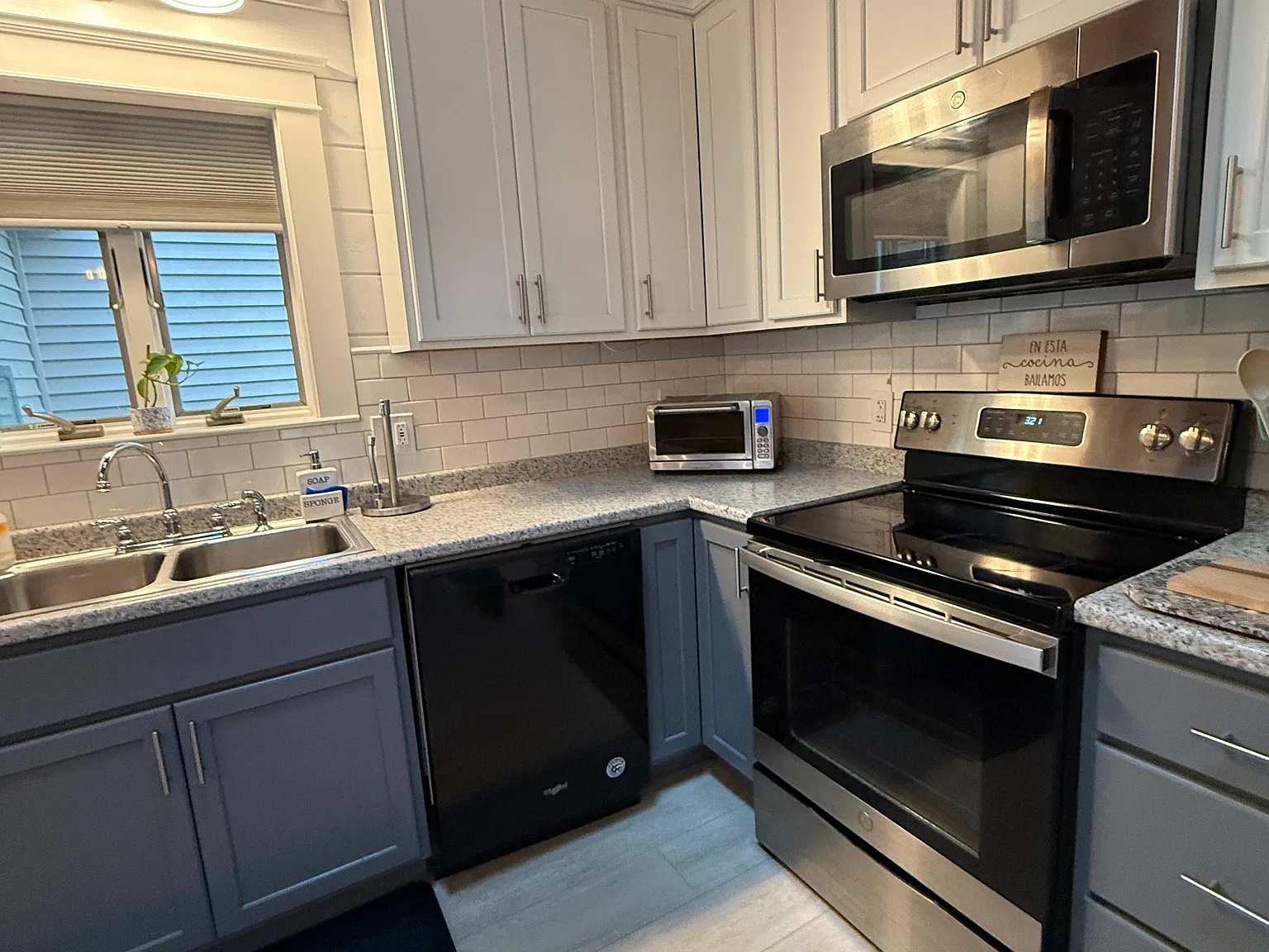 3 bed, 2100 sqft, $2,600 — Photo 4