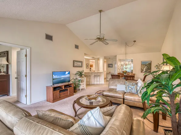 6275 SE Charleston Place #B203, Hobe Sound, FL 33455