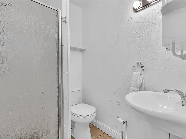 700 SW 5th Ct — Photo 34