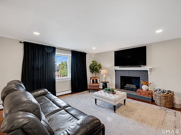 3rd image of 202 Meadowview Drive