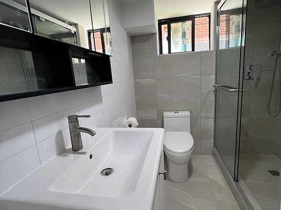 4th image of 20-37 27th St Unit 1