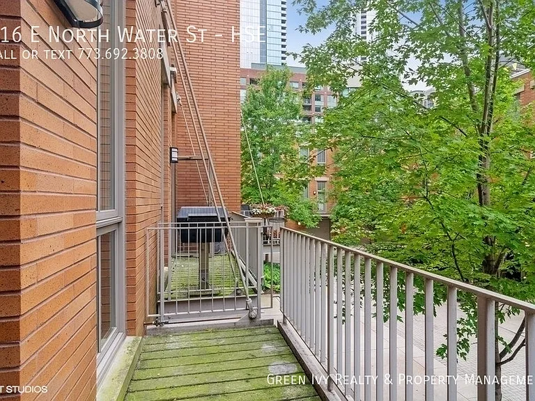 416 E North Water St #HSE — Photo 13
