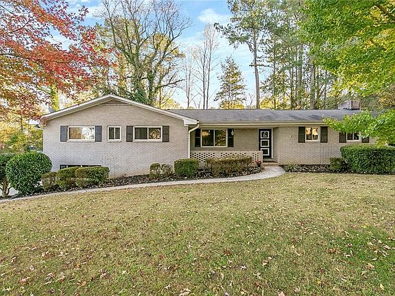 3rd image of 180 Suburban Dr NE