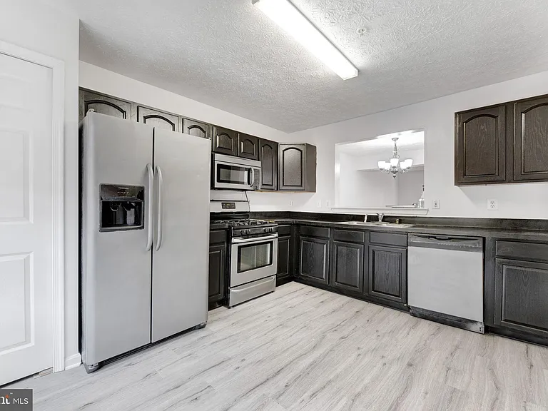 2406 Lemontree Ln — Photo 2
