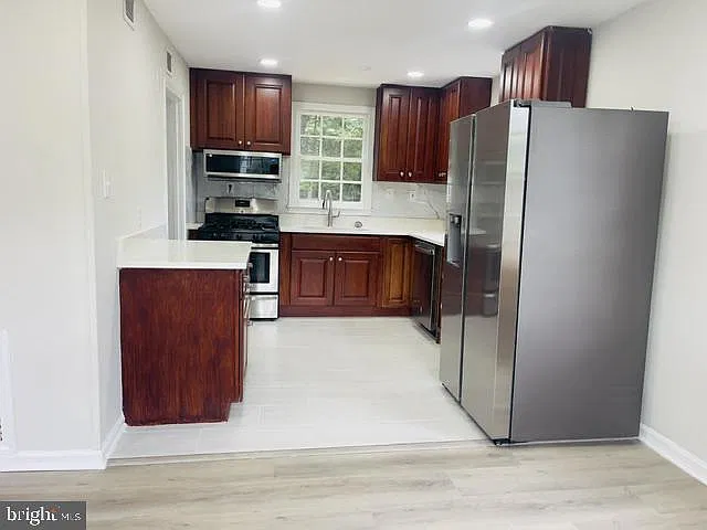 2 bed, 1.0 bath, 744 sqft, $2,500 — Photo 4
