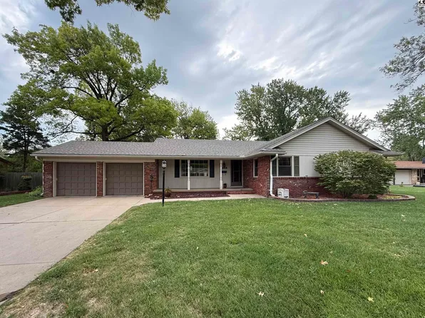 2608 Derenda Dr, Hutchinson, KS 67502