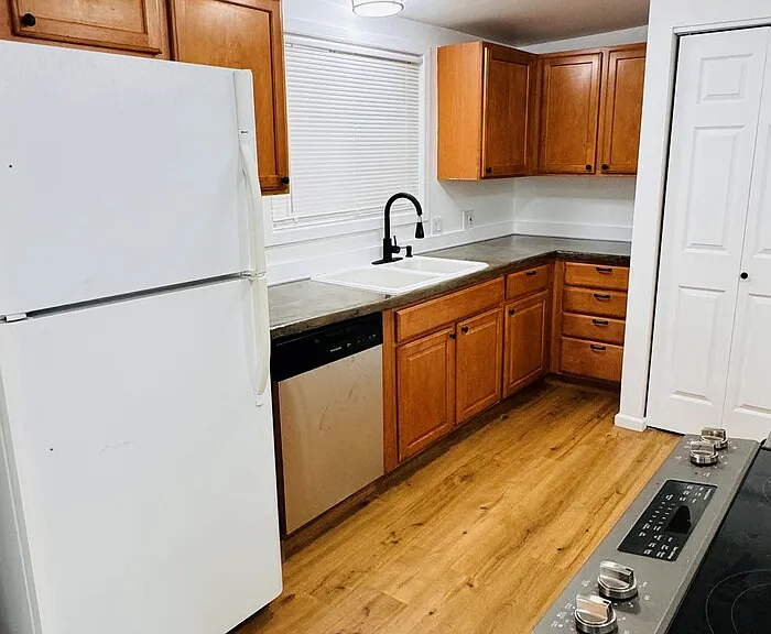 432 SW 3rd Ave — Photo 1
