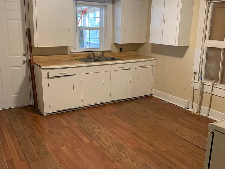 309 E Cedar St — Photo 6