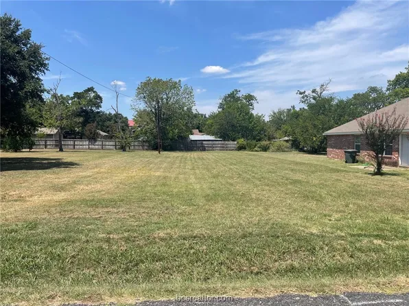 820 Cole St, Bryan, TX 77803