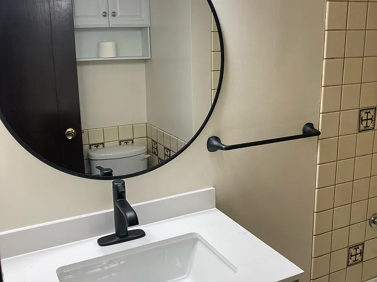 140 Hawthorn St #1 — Photo 8