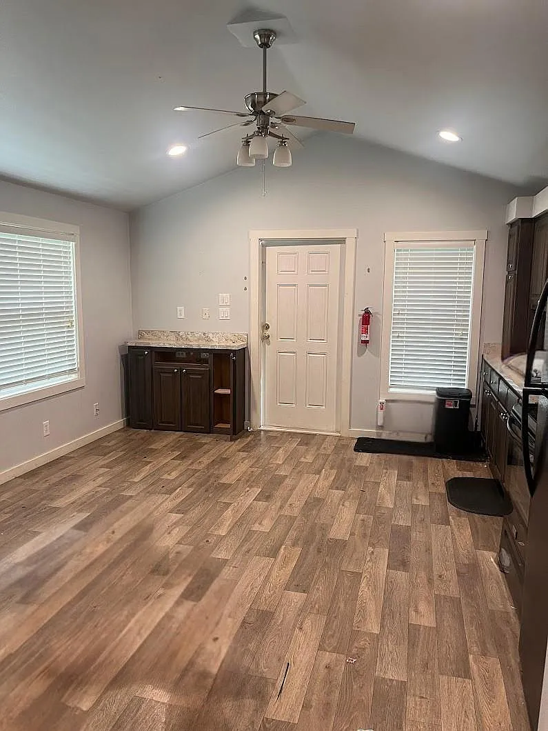 2 bed, 1.0 bath, 630 sqft, $1,250 — Photo 3