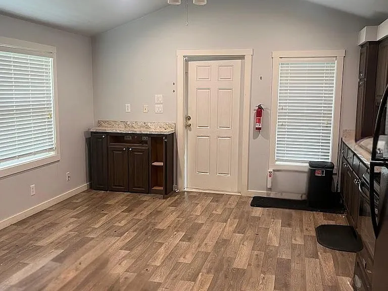 129 Shoreline Dr — Photo 3