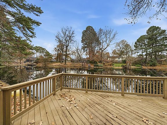 3rd image of 901 Poquoson Cir