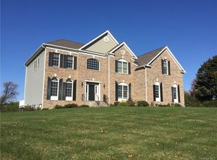 17 Sunflower Cir, Wappingers Falls, NY 12590