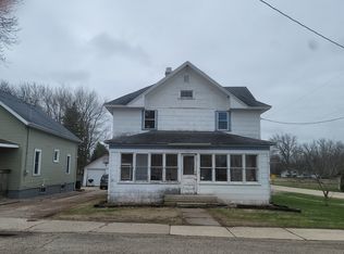 120 E Hofman St, Cecil, WI 54111