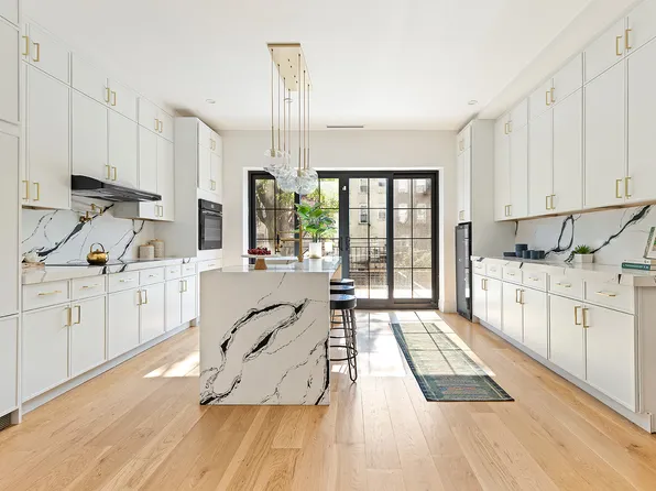 482 Jefferson Avenue image 3 of 15