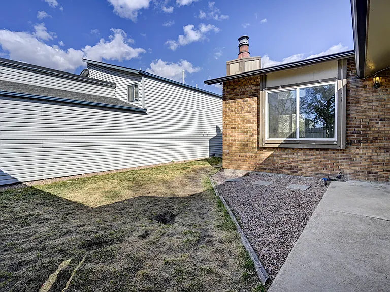 4318 Moonbeam Dr — Photo 2