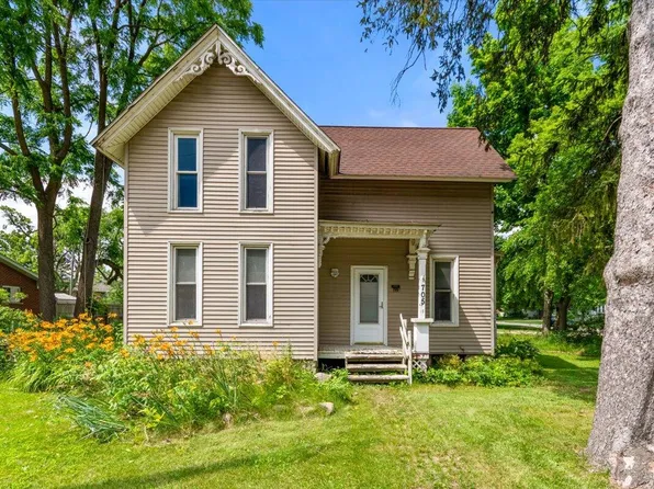 705 E Lake St, South Lyon, MI 48178