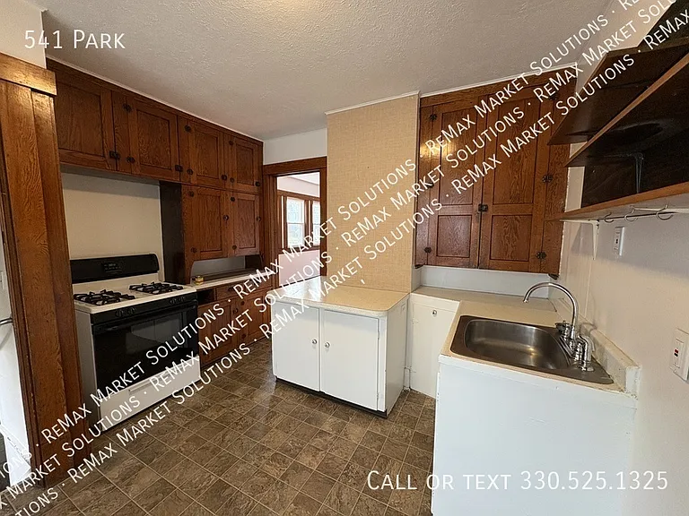 541 Park Ave — Photo 6
