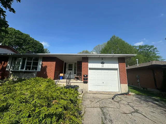 182 Lynnbrook Crescent Waterloo — Photo 1