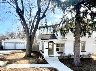 634 E 5th Ave, Naperville, IL 60563