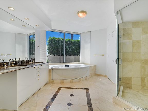 5th image of 17555 Collins Ave APT 208