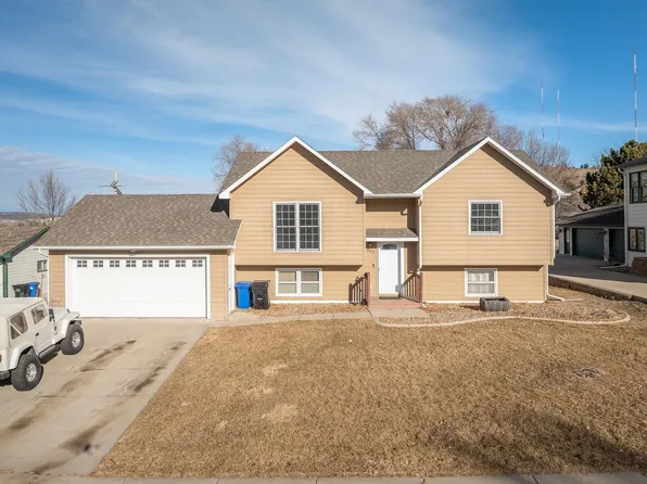 2214 Harney Dr, Rapid City, SD 57702