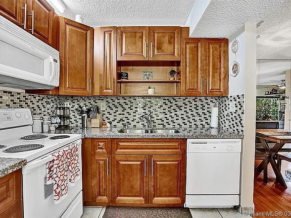 3rd image of 1152 N Hiatus Rd #1152