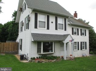 9020 Pine Rd, Philadelphia, PA 19115