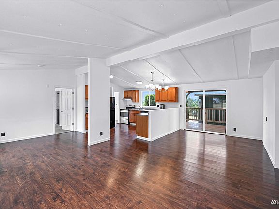 2nd image of 981 Diane Ave