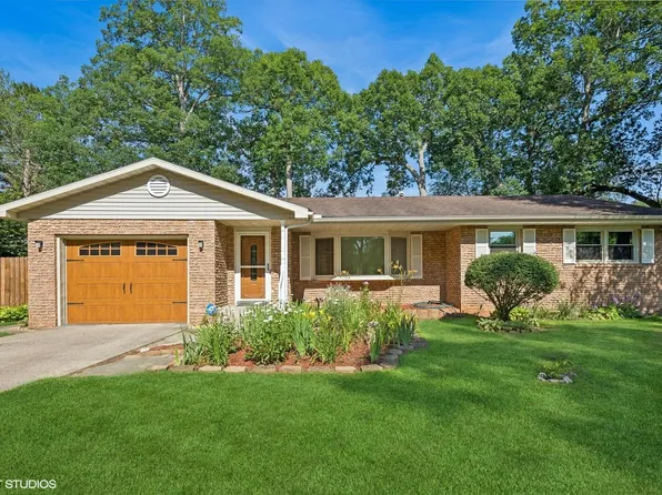 404 Black Oak Dr, Trail Creek, IN 46360