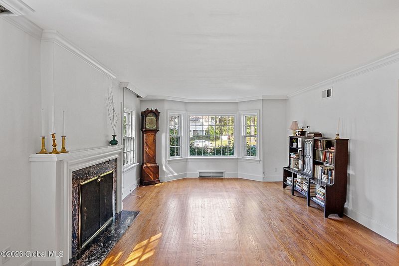 4th image of 5 Tudor Road