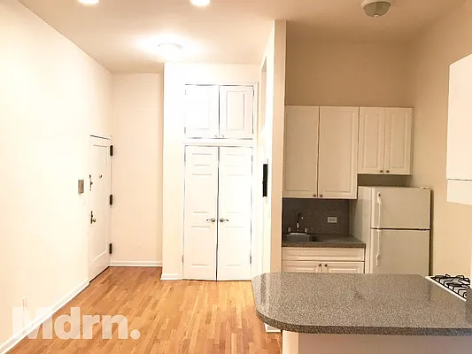 Rented by Mdrn Residential | media 18