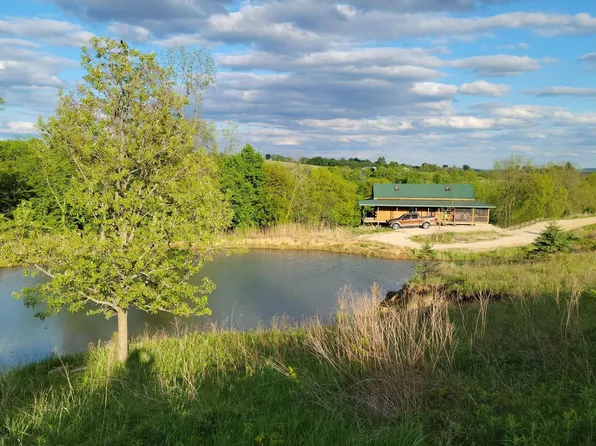 1878 Trophy Run Ln, Harpers Ferry, IA 52146
