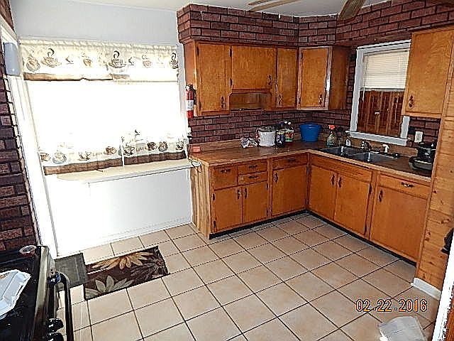 2nd image of 4883 Harrison St