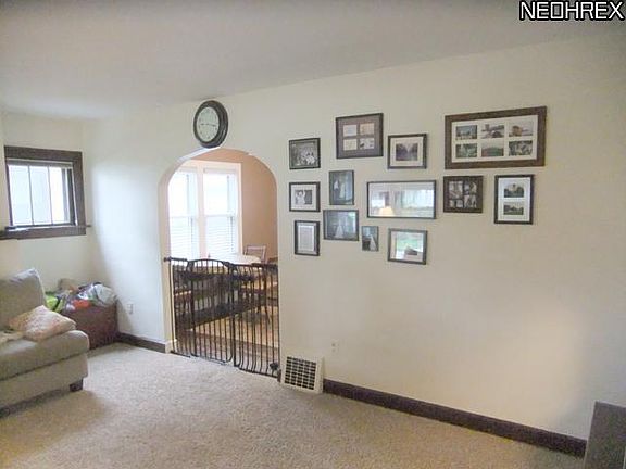4th image of 923 Sackett Ave