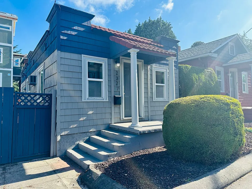 2323-2337 SE Hawthorne Blvd