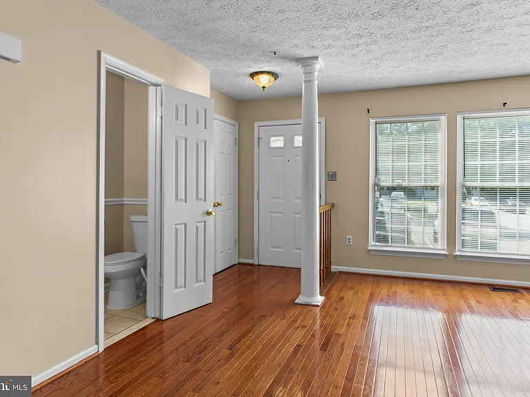 8514 Rheims Ct — Photo 3