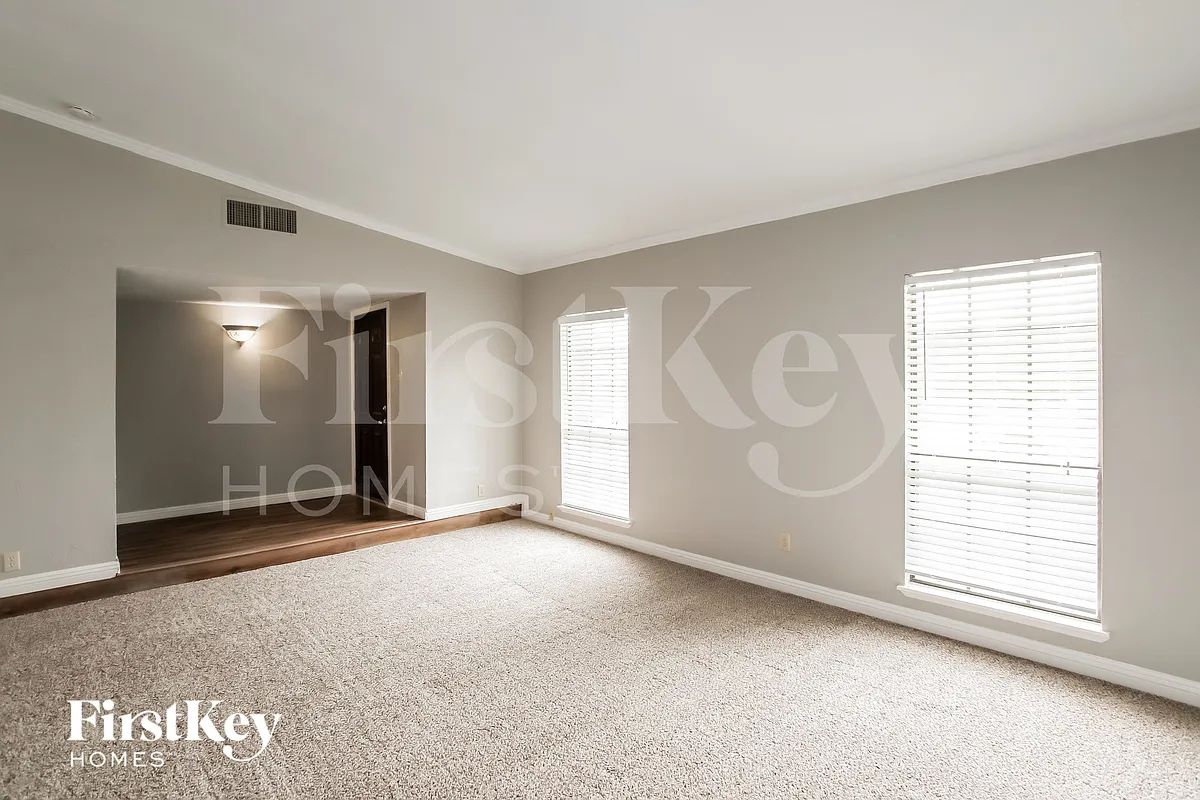 Building Photo - 1835 Tree Line Dr