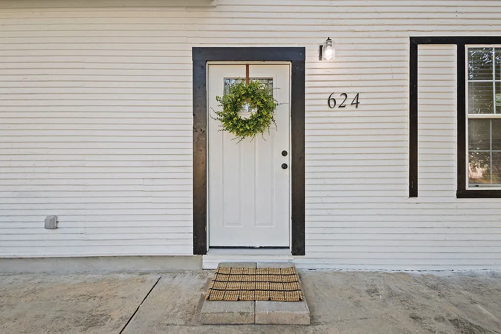 3 bed, 1743 sqft, $1,995 — Photo 2